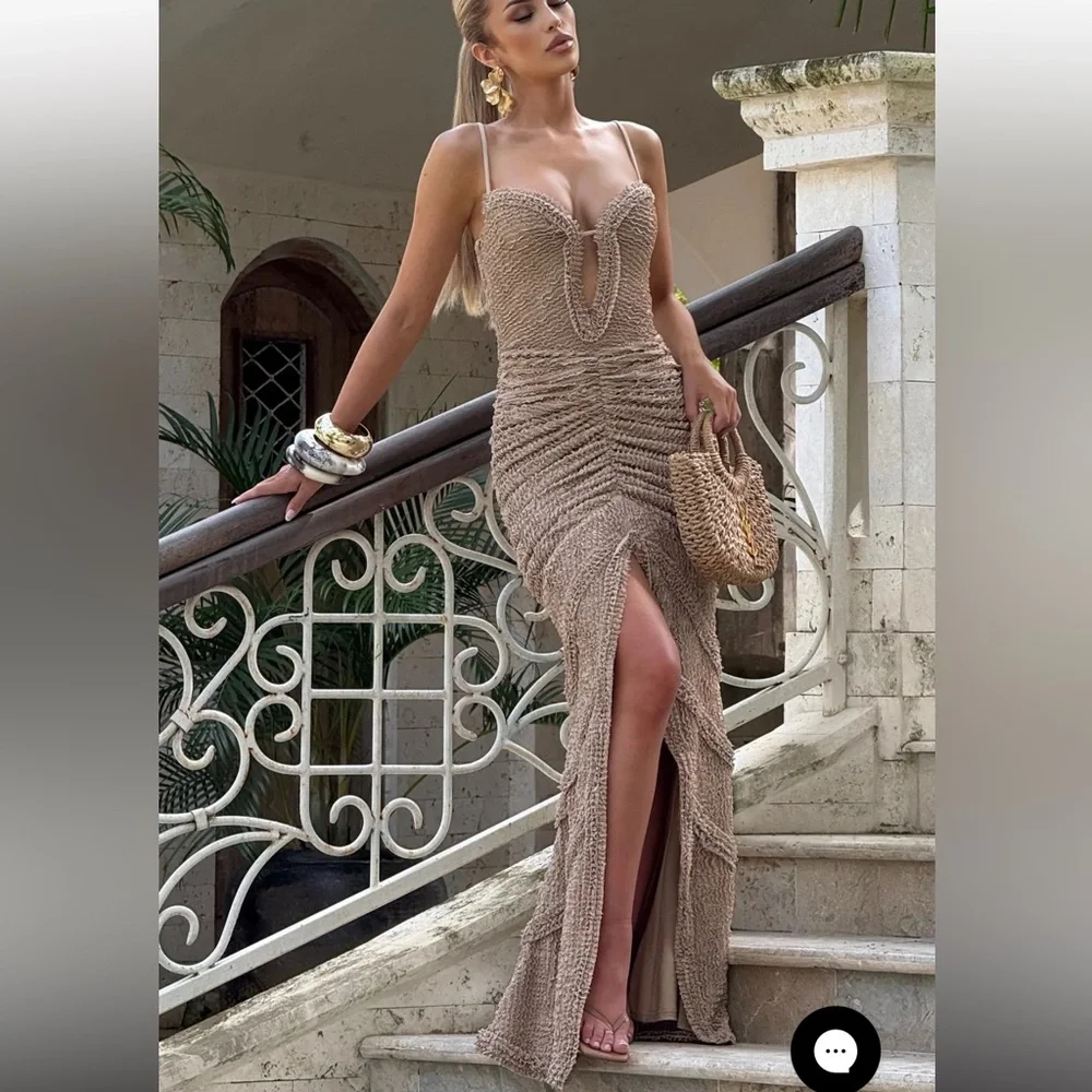 Elegant Beige Evening Gown - Picture 2 of 8